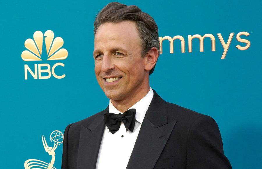 A Celeb Groomer Shares the Derm-Beloved Drugstore Brand That Prepped Seth Meyers’ Skin Last Night