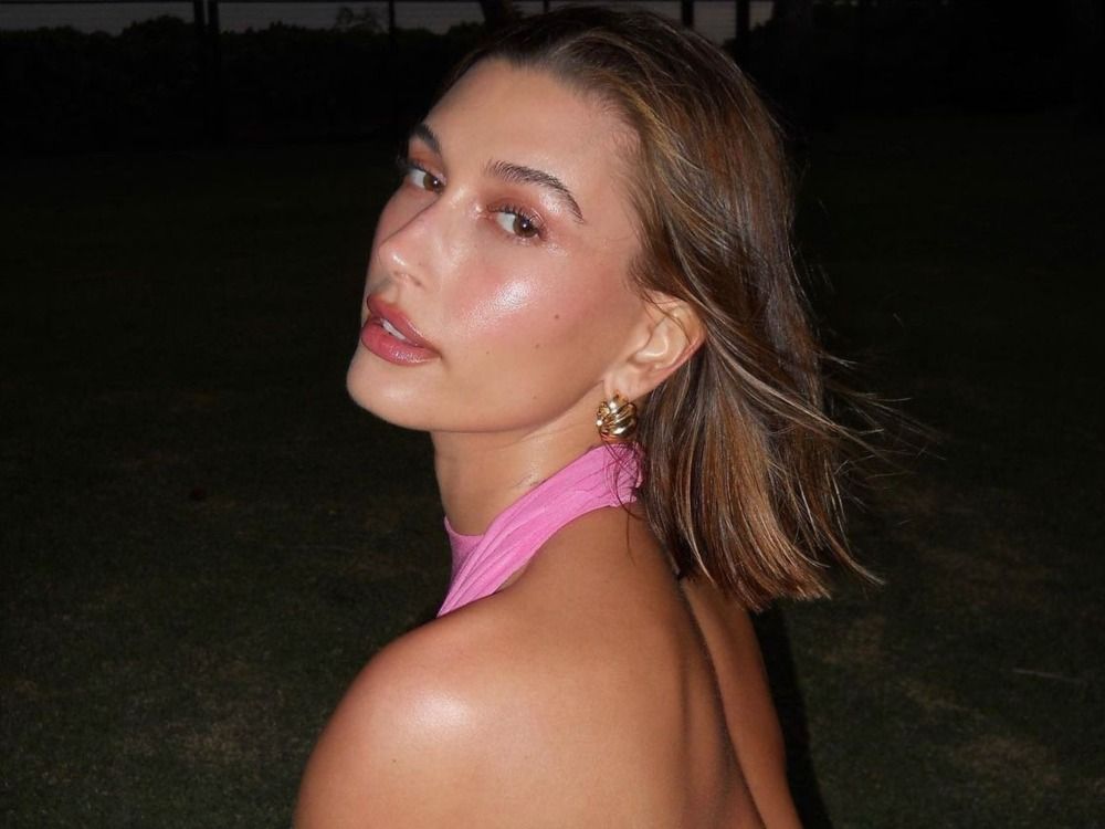 Hailey Bieber and Pamela Anderson Swear By This Sunscreen: Discover Their Secret to Flawless Skin