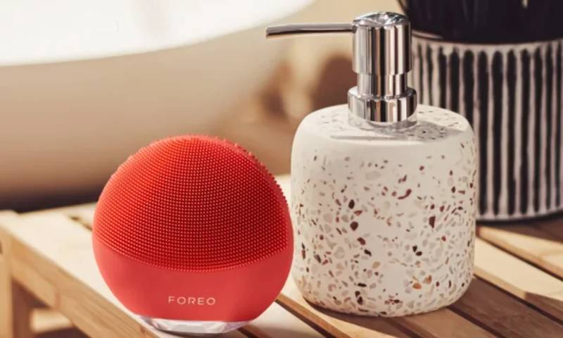 This Celeb-Loved Cleansing Device Makes Its Debut in ‘Emily in Paris’ Season 4