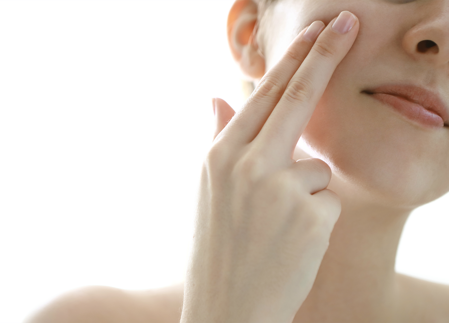 Here’s How to Tell If You Should Be Using an Oil-Free Moisturizer