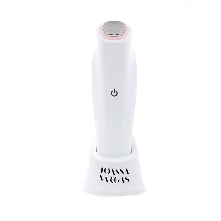 Joanna Vargas Magic Wand