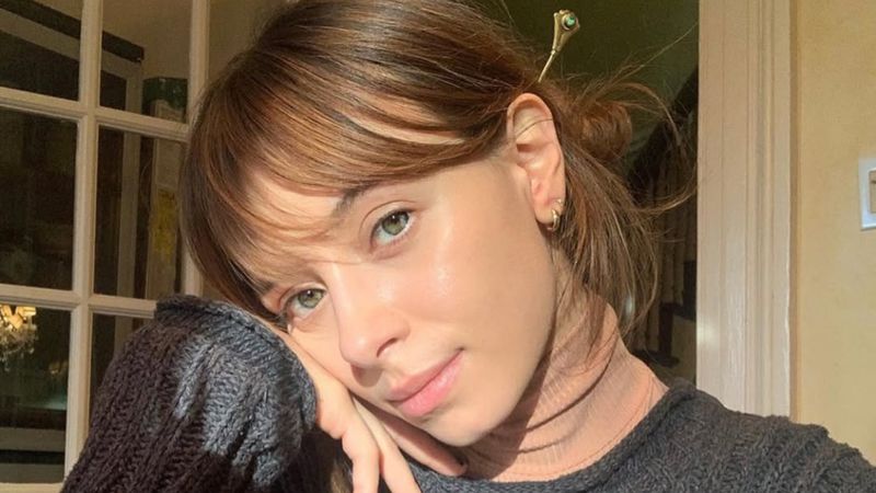 woman with light brown mocha mousse hair color