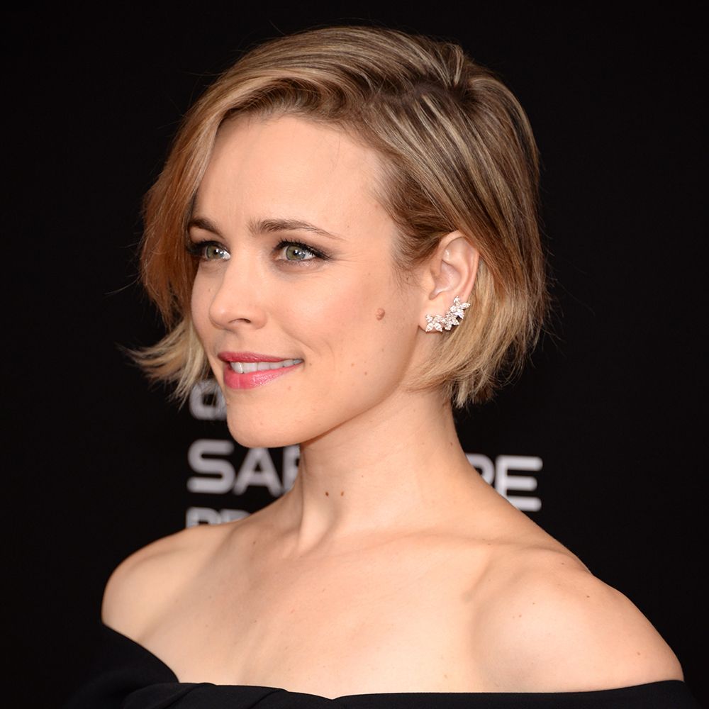 Rachel McAdams posing with short hair on the red carpet in black off-the-shoulder dress 