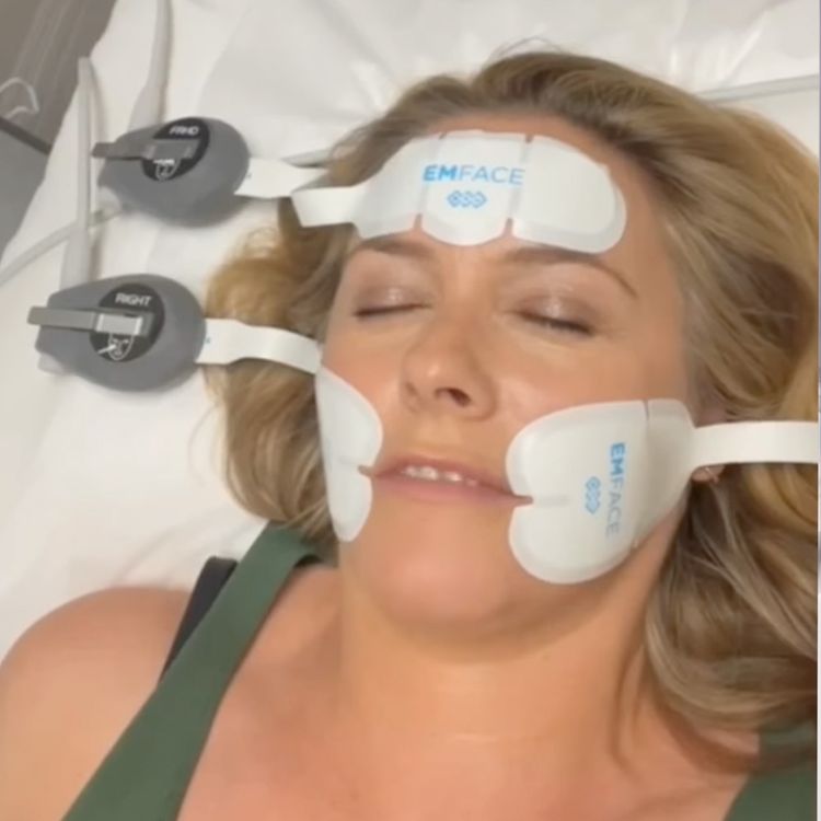 alicia-silverstone-emface