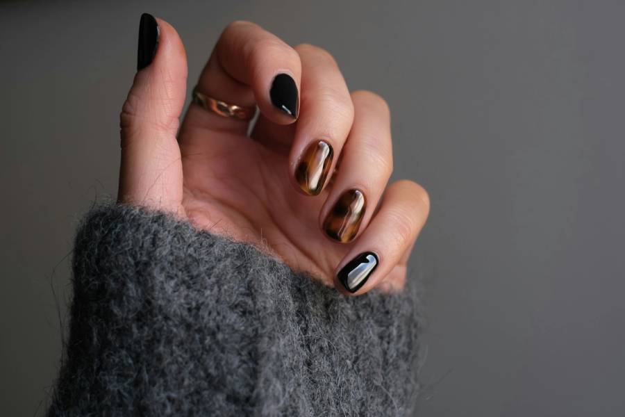 Gel cheetah print nails