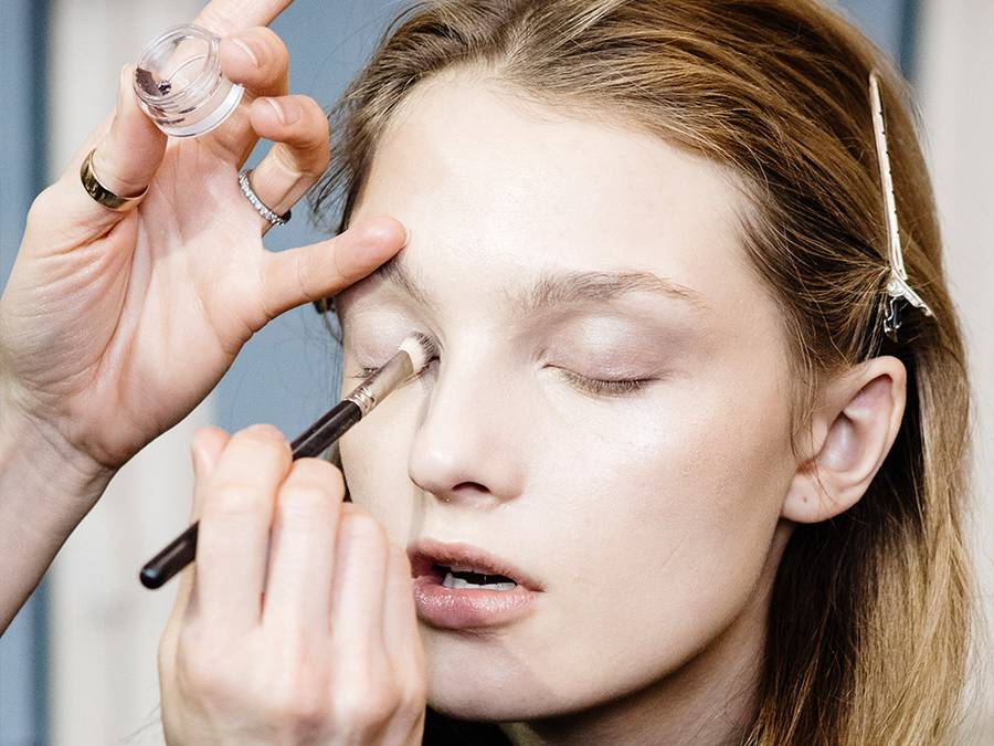 Julia Roberts’ Makeup Artist Shares 4 Tips for Flawless Summer Makeup