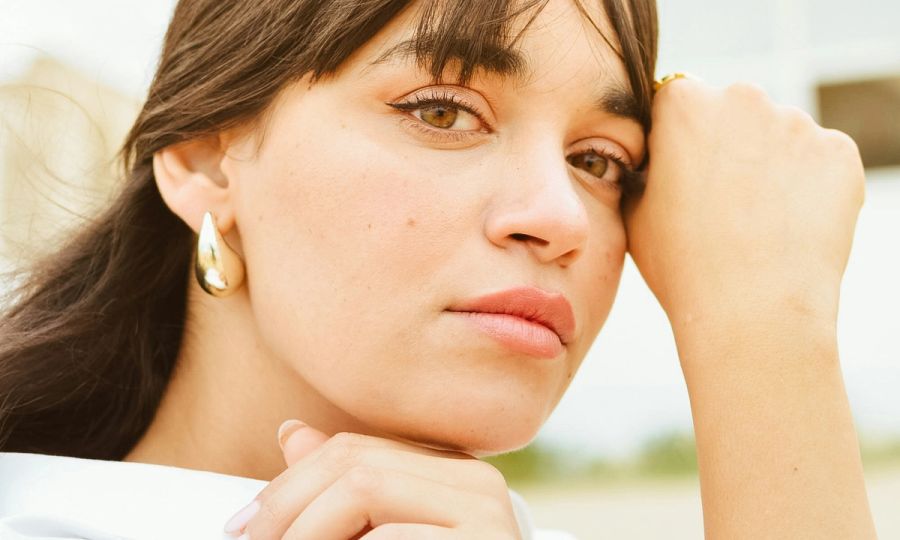 brown haired woman's face