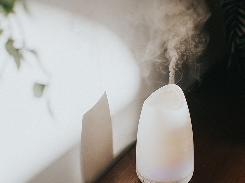 The Best Essential Oil Cocktails to Diffuse Depending on Your Mood