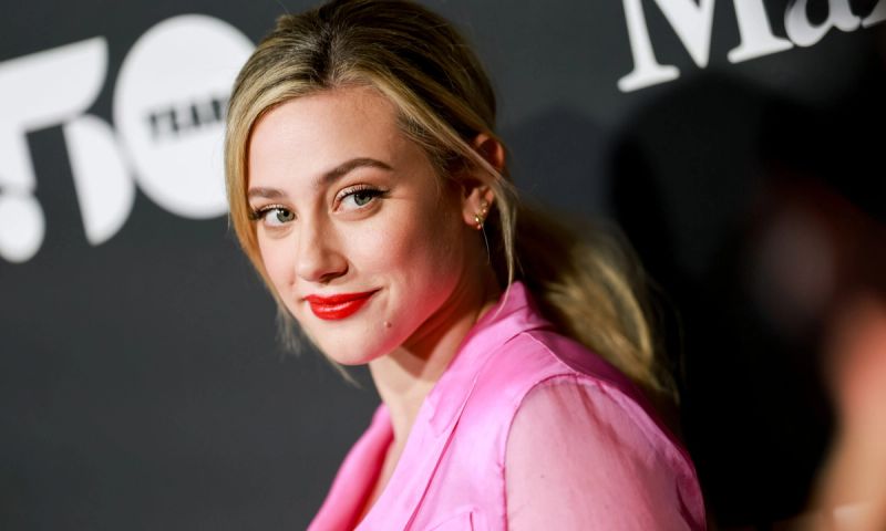 lili reinhart armani mascara 2