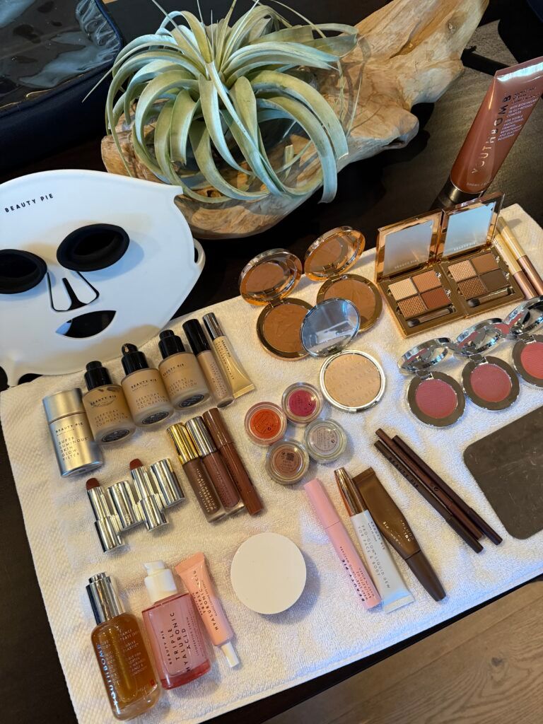 Lainey Wilson's CMAs glam