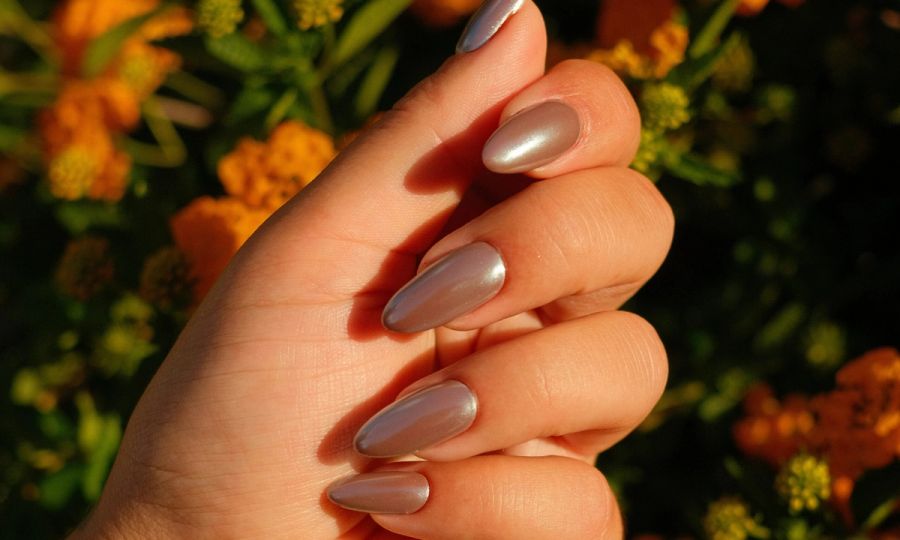 golden pearl nails