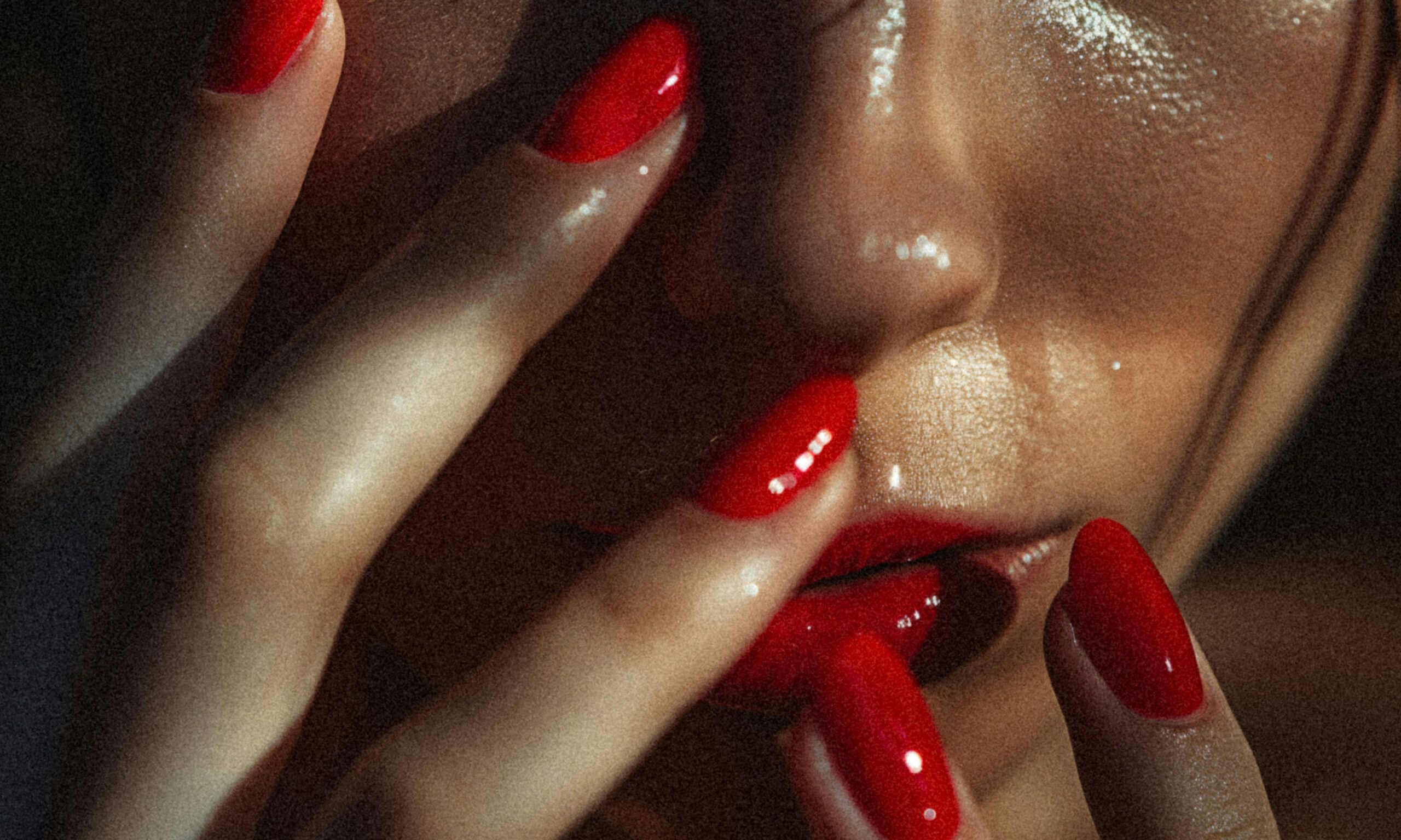 red manicure