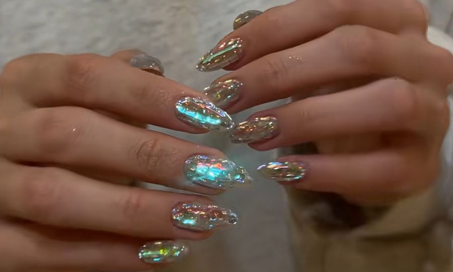 ice aurora nails