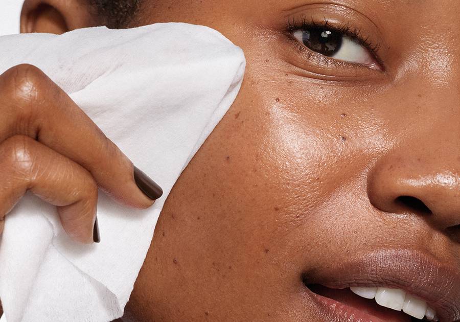 woman using a neutrogena makeup wipe