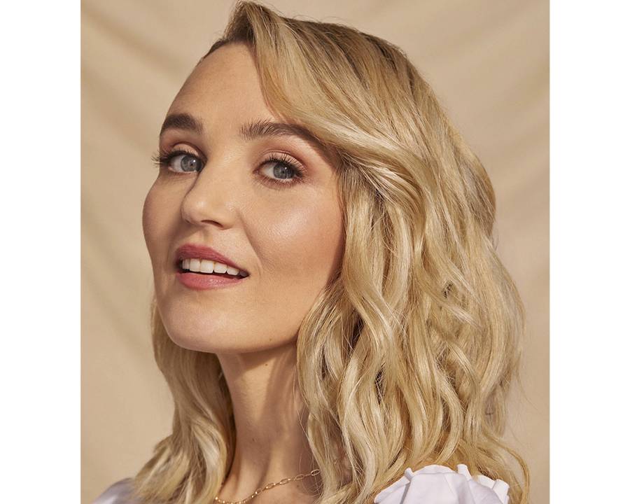Chloe Fineman on the $4 Conditioner That ‘Saves’ Her Hair and the Makeup Palette Everyone’s Using Backstage at SNL