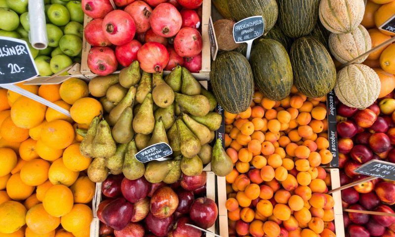 produce stands of fruits at outdoor market