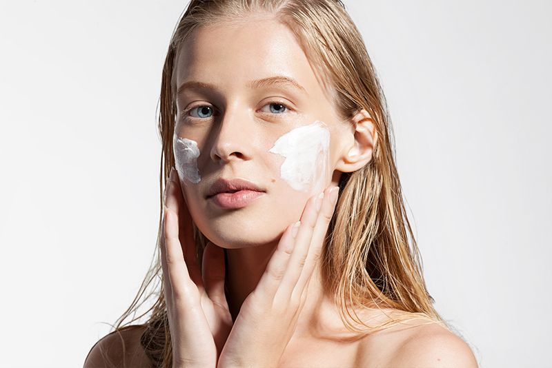 The 6 Best—and Worst—Ingredients to Use If You Have Oily Skin
