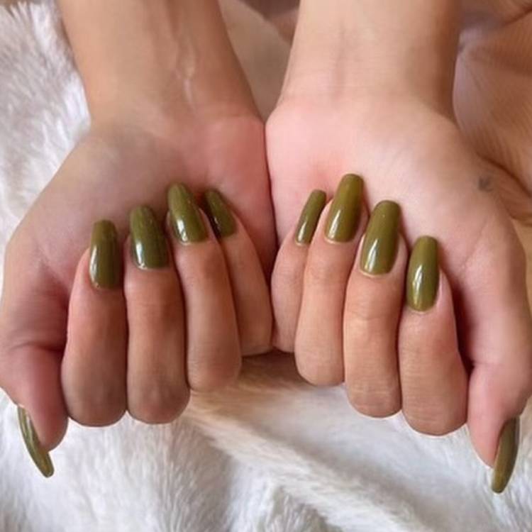 Selena Gomez's "dirty martini" nails by celebrity manicurist Tom Bachik