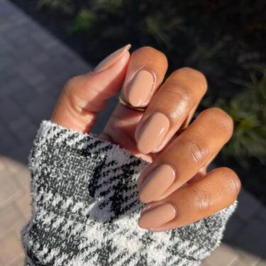 mocha mousse nails 1