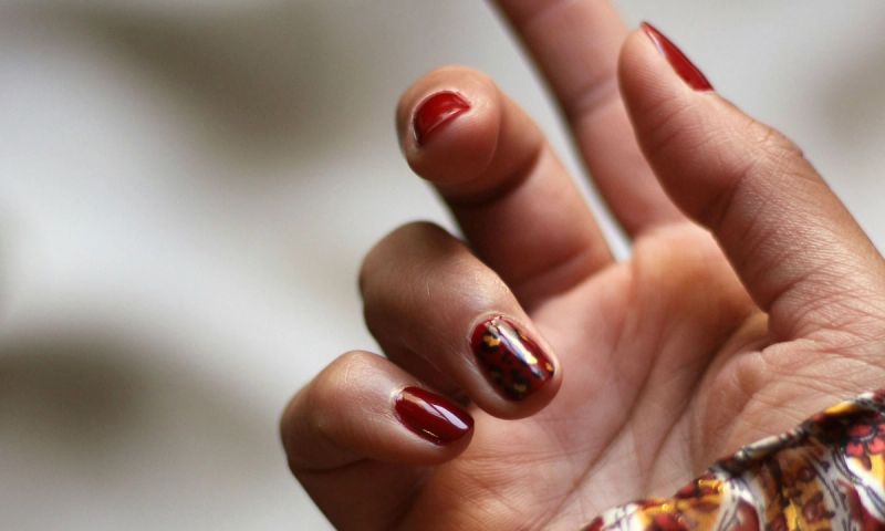 reddish manicure
