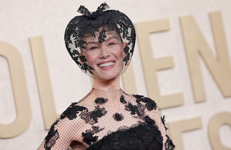 The Reason Why Rosamund Pike Wore a ‘Protective Veil’ to the Golden Globes