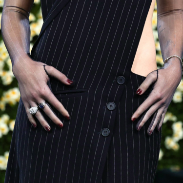 emma chamberlain met gala nails