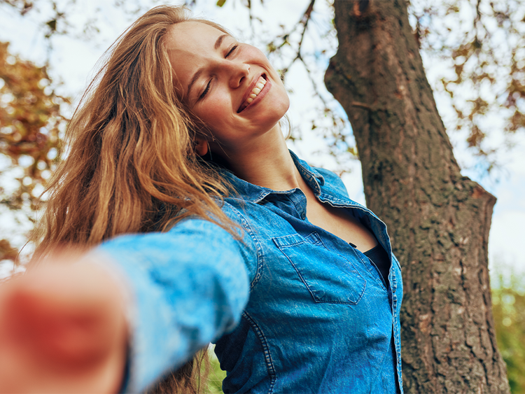 5 Smile Makeover Concerns This Cosmetic Dentist Says We Don’t Have to Worry About
