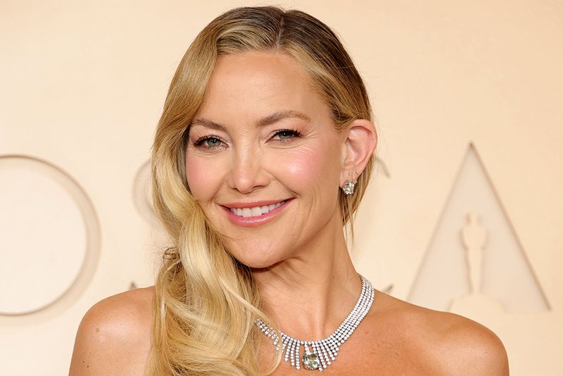Kate Hudson’s Icy Oscars Manicure Was a Nod to 'How to Lose a Guy in 10 Days'