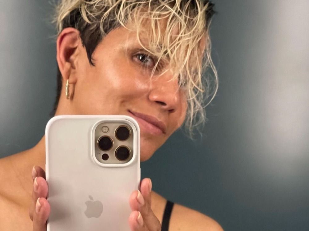 Halle Berry’s Instagram Mirror Selfie Shows Off Her Natural Beauty