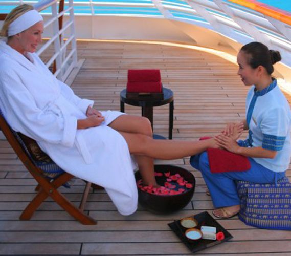 &ldquo;Wake Them Up&rsquo; Minty Foot Massage