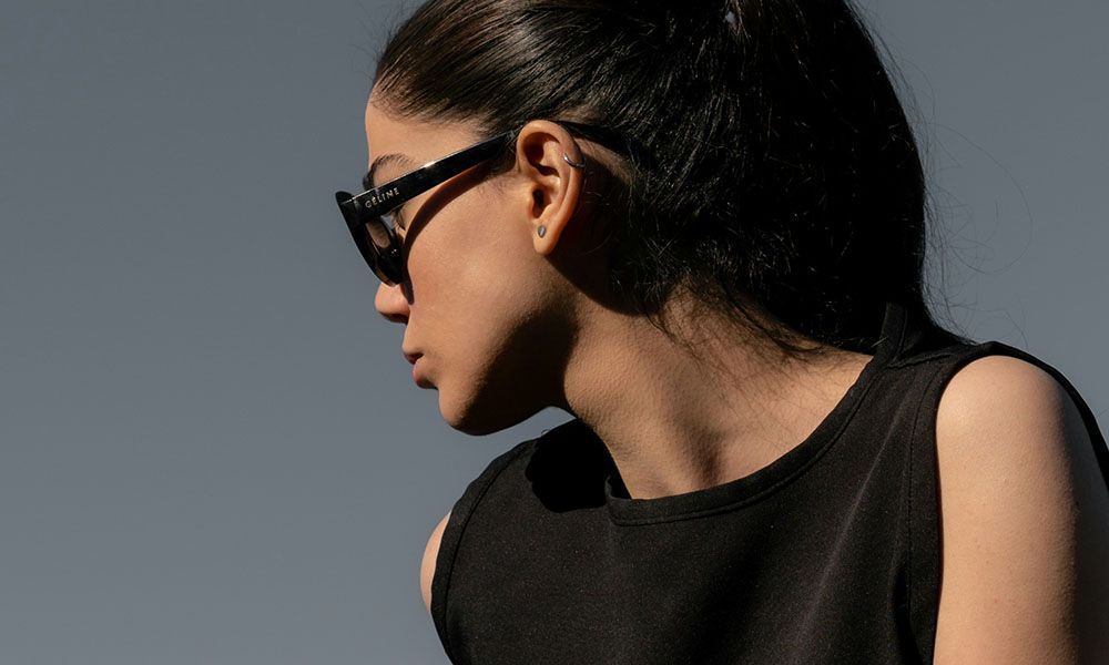 woman looking away showing her jaw