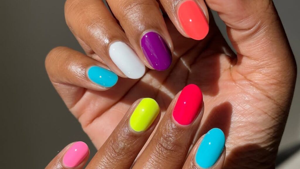Short nails with bright nail polish shade