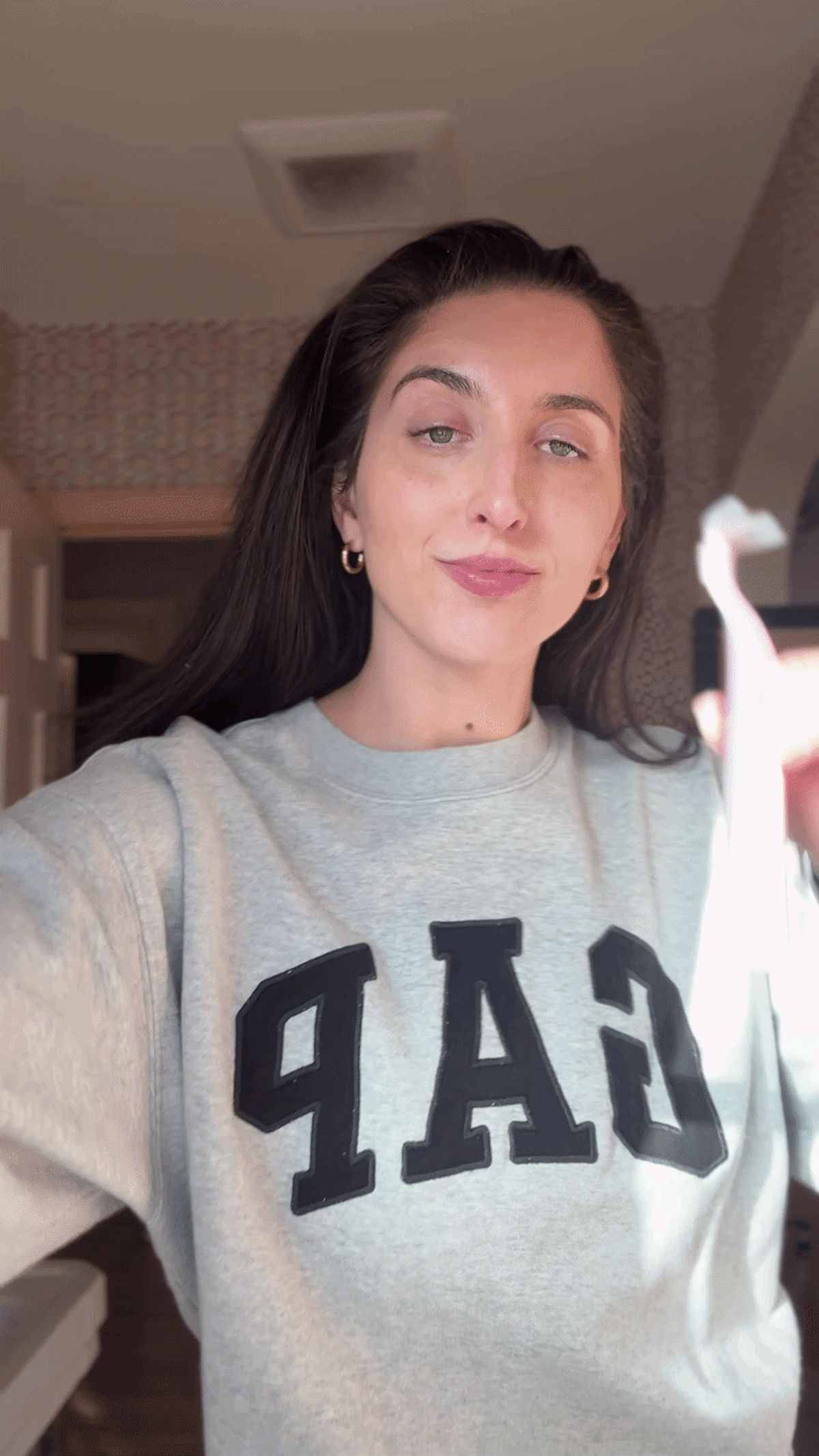 NewBeauty features editor Marisa Petrarca using the pink Flaus Electric Flosser