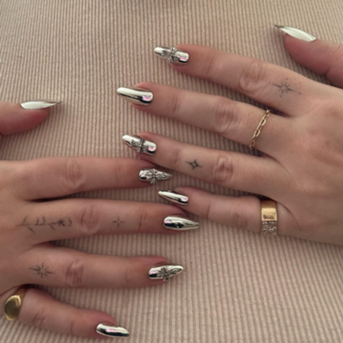 mirror chrome nails by @nails_of_la