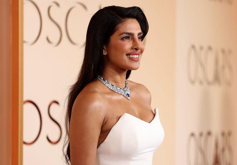 Priyanka Chopra’s Makeup Artist Told Us These $24 Pads Make Makeup Melt Into Skin