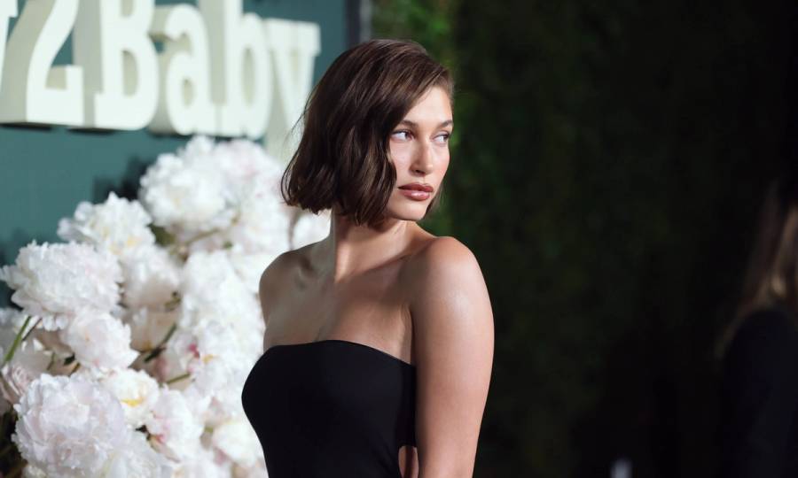 Hailey Baldwin attends the 2023 Baby2Baby Gala Presented By Paul Mitchell at Pacific Design Center on November 11, 2023 in West Hollywood, California.
