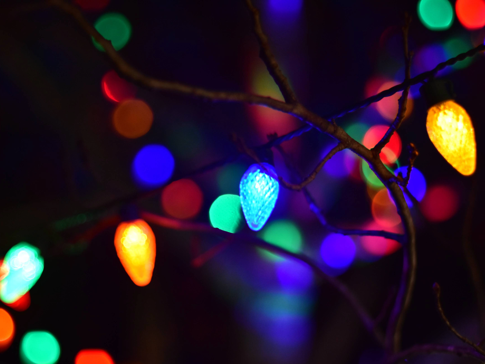 ‘Christmas Lights’ Nails Are an Unexpected Seasonal Hit