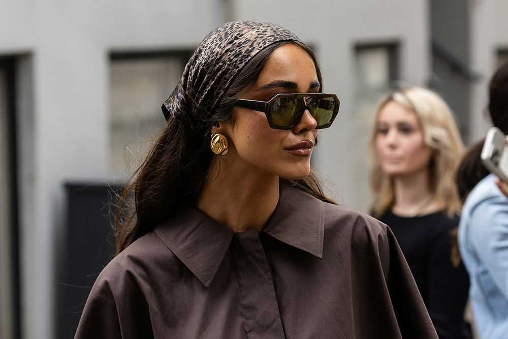 street style woman wearing sunglasses