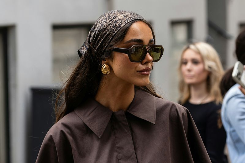 street style woman wearing sunglasses