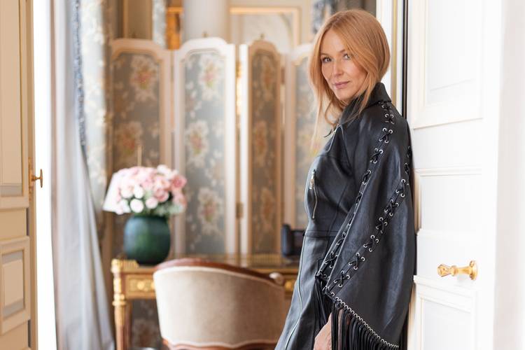 Singer/songwriter Jewel in black leather dress