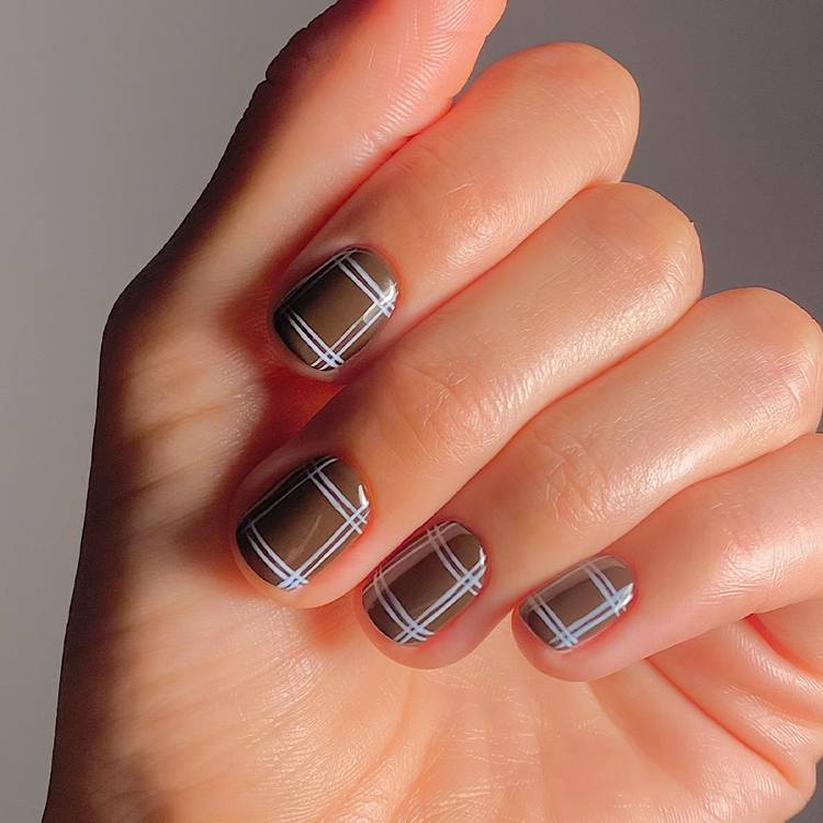 Brown nails with blue plaid