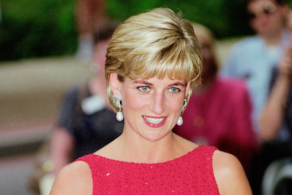 UNITED STATES - JUNE 17: Diana, Princess of Wales attends a fund raising gala dinner for the American Red Cross in Washington, Diana is wearing a dress designed by Jacques Azagury
