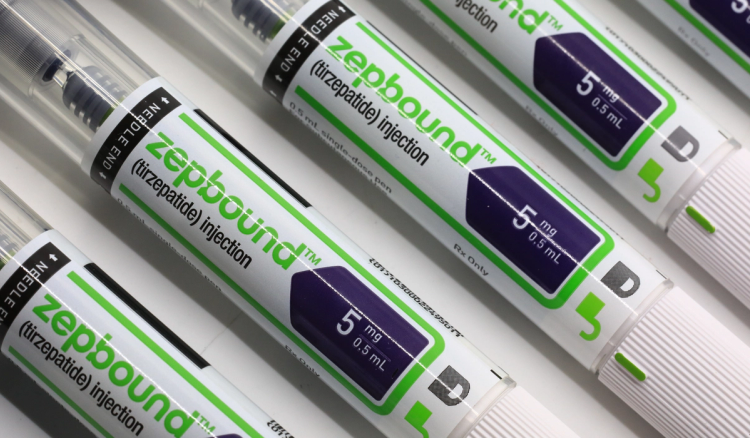 Zepbound (tirzepatide) 5 mg injection pens arranged diagonally in a row, showing the green-and-white branded labels and purple dosage markings.