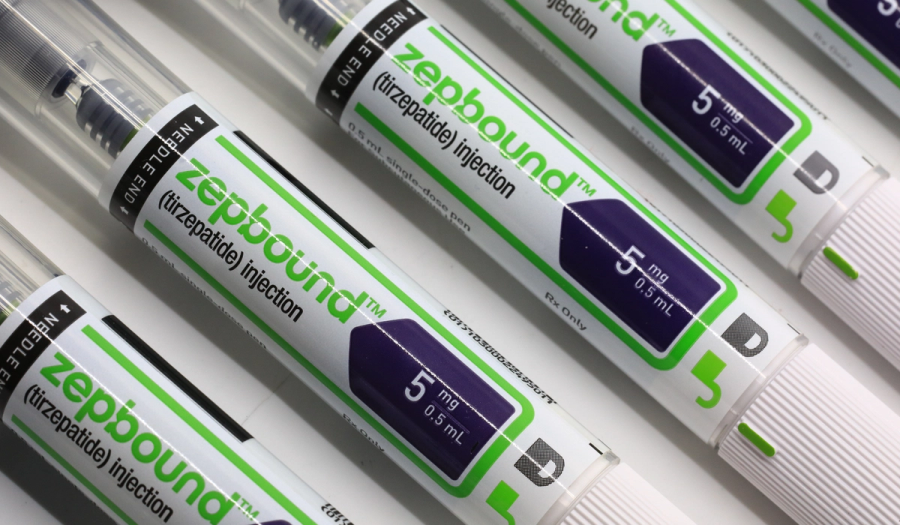 Zepbound (tirzepatide) 5 mg injection pens arranged diagonally in a row, showing the green-and-white branded labels and purple dosage markings.
