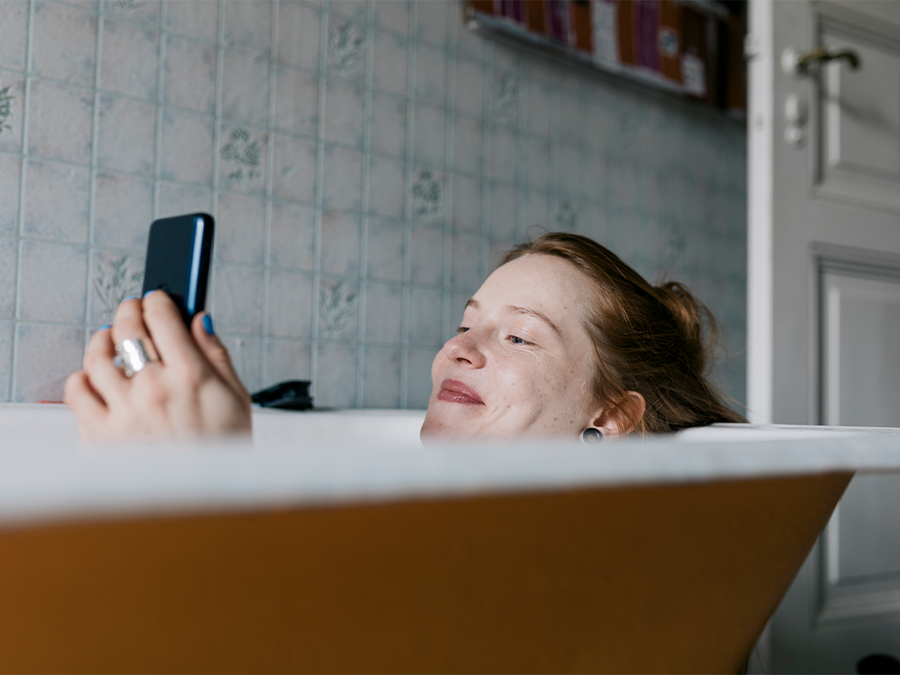 Experts Explain the Benefits of an Ice Bath and How to Get Them at Home