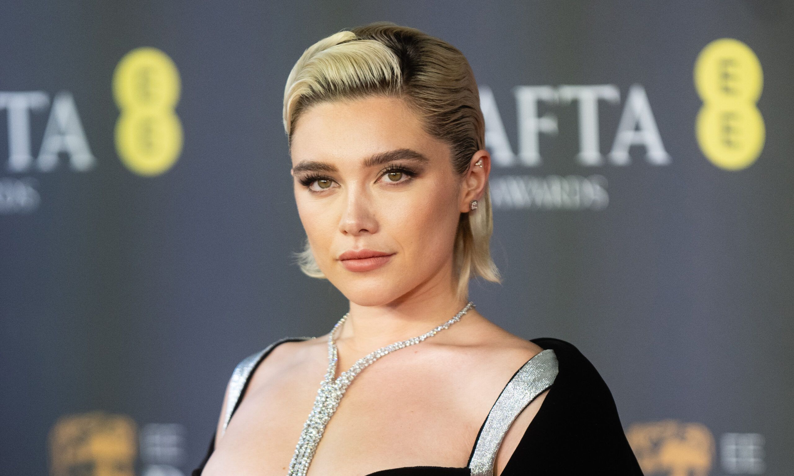 Florence Pugh brows