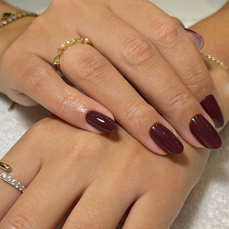 Glossy Almond
