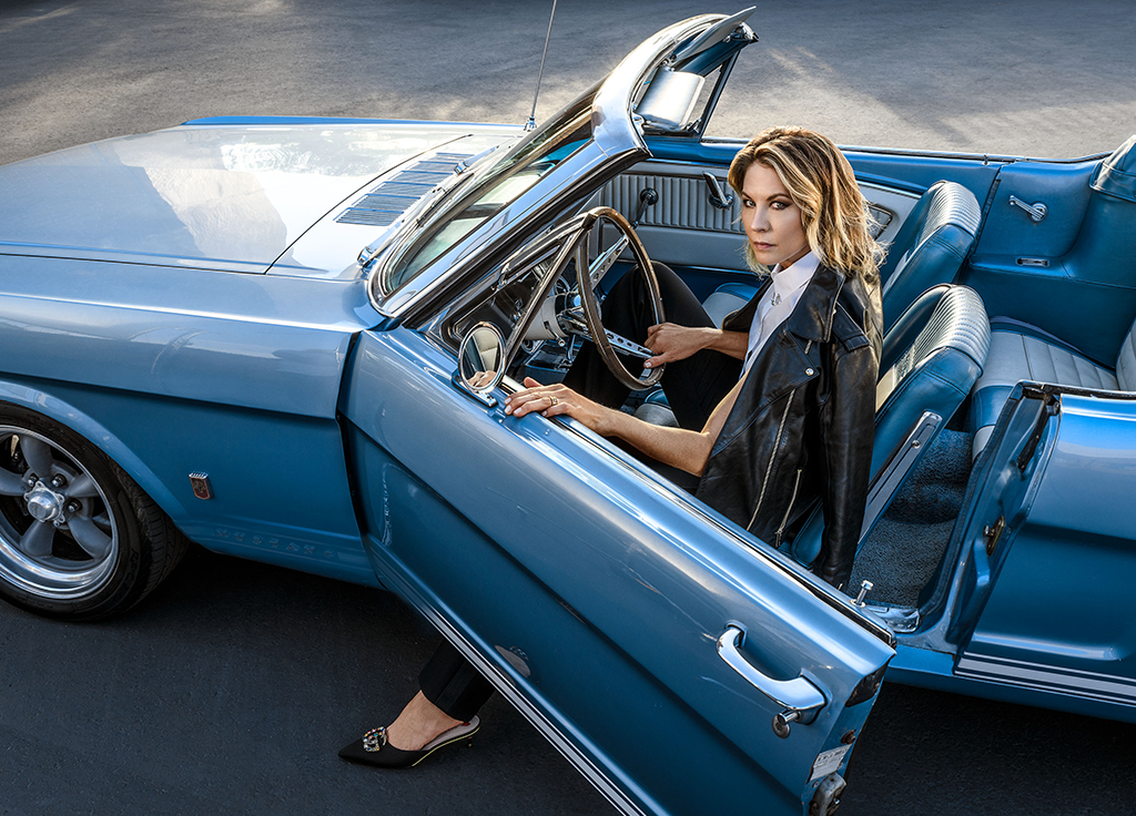 Jenna Elfman on Turning 50, Why C E Ferulic Is ‘Her Bedrock,’ and What Dharma Would Be Doing Now