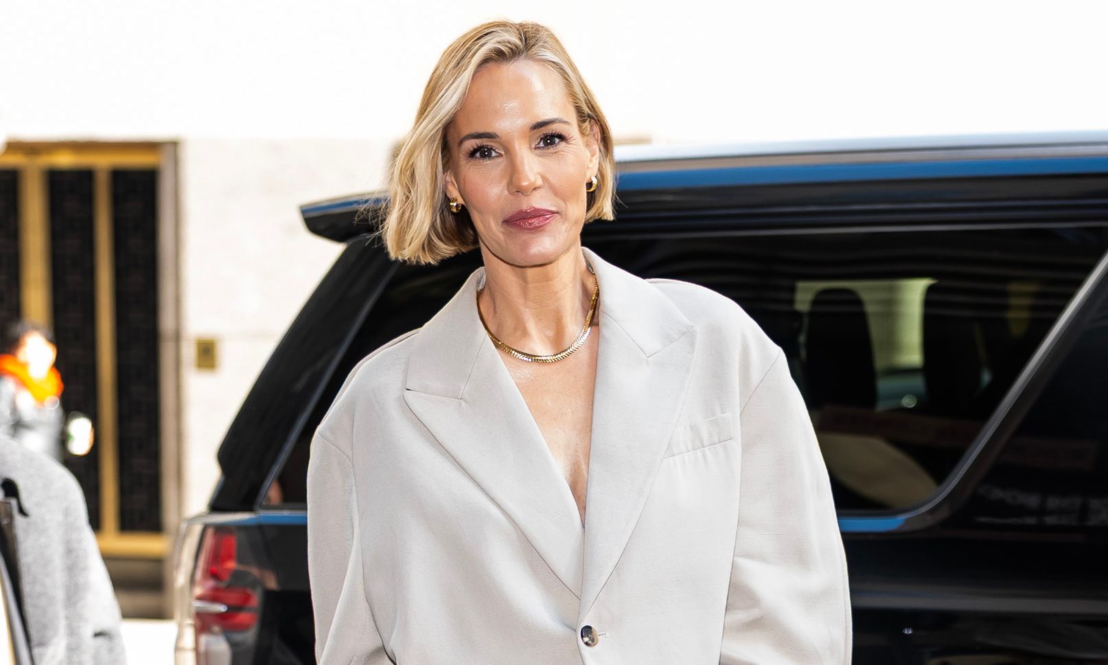 NEW YORK, NEW YORK - MARCH 13: Leslie Bibb is seen in Midtown on March 13, 2025 in New York City.