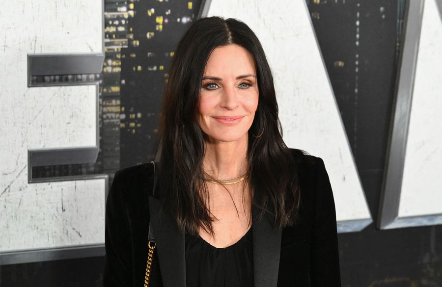 Courteney Cox Loves This Retinol Serum, Says She Discovered the Brand on the Set of “Friends”